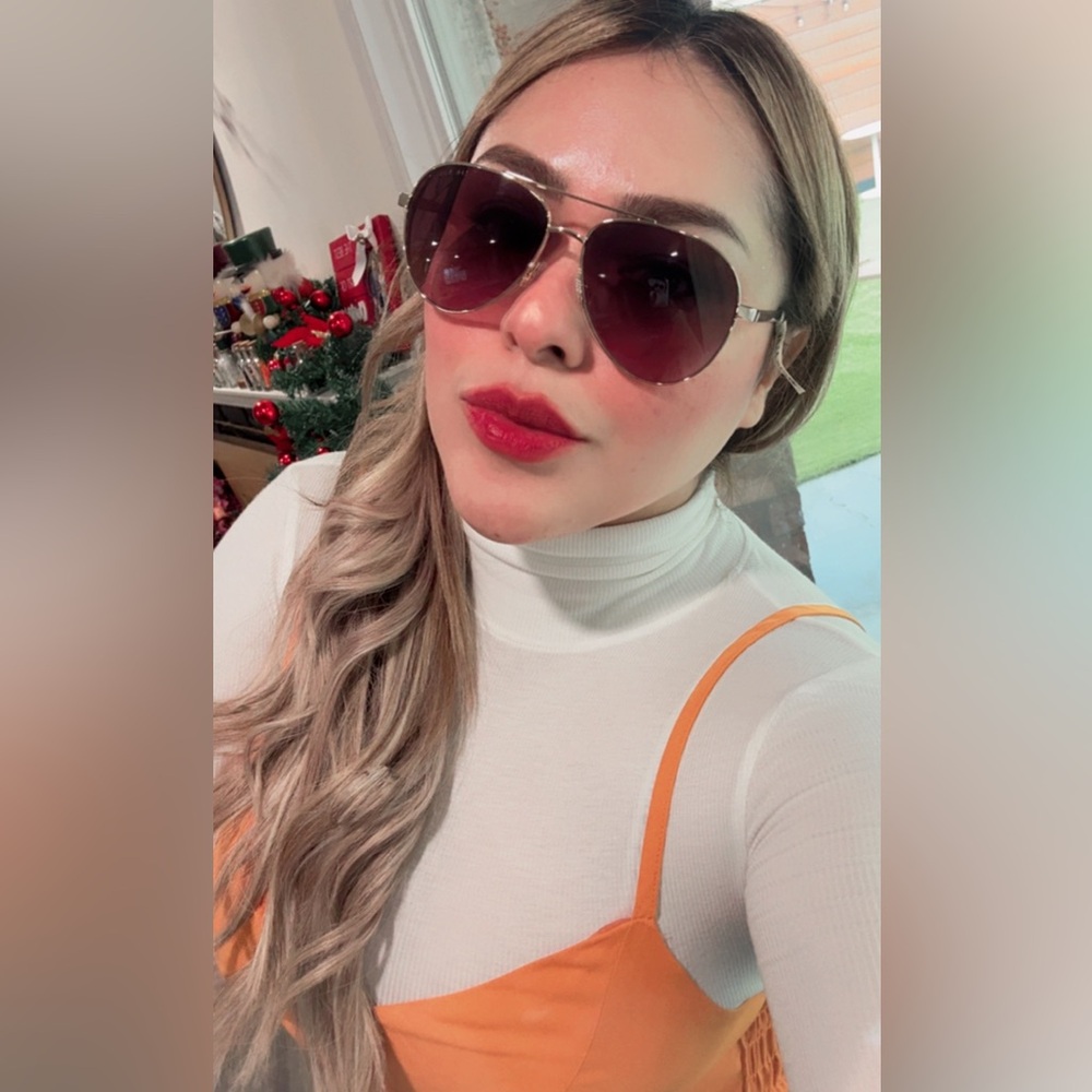 ONE DAY SALE✨

Ted Baker Pink and Gold Aviator Sunglasses with Gradient Lenses